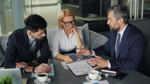 Anticiper la transmission d'entreprise familiale pour réussir la succession